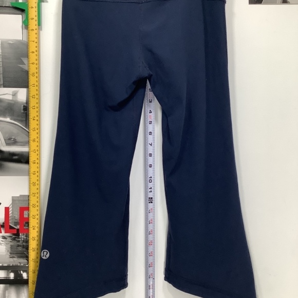 Women’s lululemon athletica Crop Flared Reversible Multi Color Waistband Size 8 - Picture 2 of 2